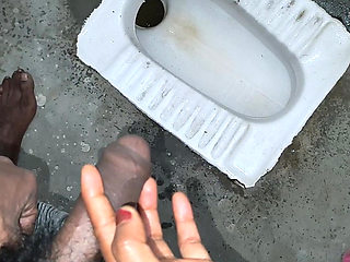 Only pissing of indian bhabhi