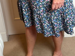 Mrs Mature Feet everyday clothes strip #500