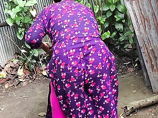 Desi bhabi sex with her young boyfriend outdoor from home