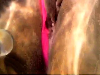 Deutscher Amateur-Paar vergngt sich am Pool auf Mallorca