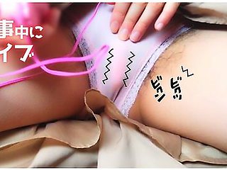 仕事中に隠れてローターオtニーする変態素人女個人撮影