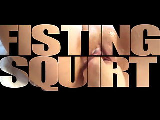 Risky Squirt on Street