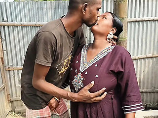 Desi Bhabhi Outdoor Doggy Style Fucking - Big Tits Indian Aunty Sex