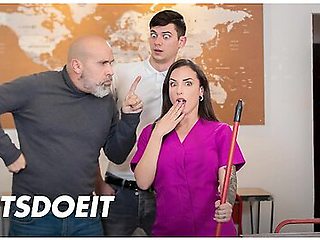 Big Ass Maid Medusa Fucked By Hostel Client