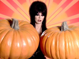 ELVIRA 2 Big Pumpkins