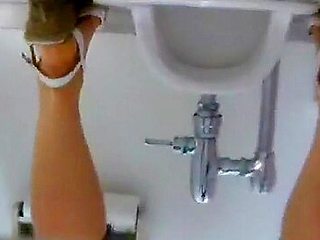 Amateur with big pussy lips spied pissing on toilet