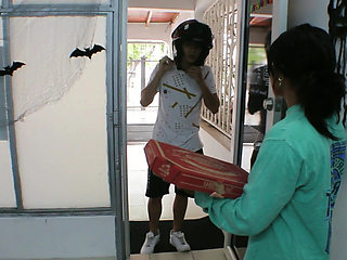 Domiciliario accepts a fuck in exchange for pizza l