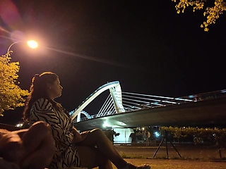 An exhibitionist came to a whore at the spot. She doesn't know what to do with him.