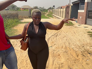 Married House Agent Seduced Customer in an Uncompleted Building