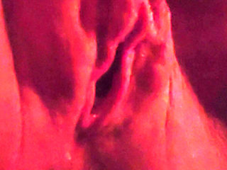 Muscle milf can't hold back her horniness again and jerks off until she cums