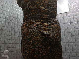 Desi girl hottest bathroom selfie - amateur homemade nude 18 year old