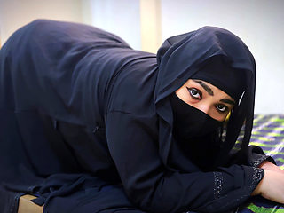 Muslim Arab MILF Unsatisfied Aunty Gets Rough Anal Fucked When stepuncle go to next room!