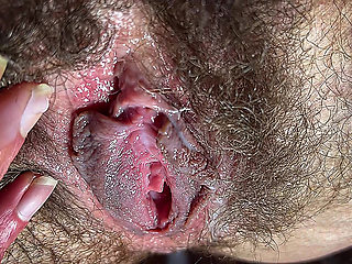 Juicy mom with close-up of her naughty hairy