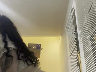 Emo college chick shakes her ass so you