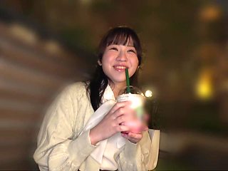 えろカワきゅんきゅん女子大生のミニスカートに全男子がもっこり