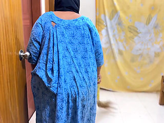 Huge Hanging Milky Tits & Ass Hot Indonesia Muslim Aunty Clean My Room & Try to Seduce Me for Sex