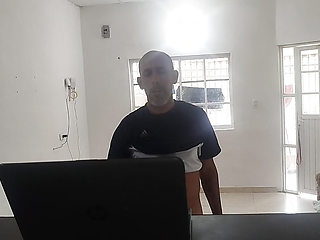 Housewife pays a technician with a good blowjob and a hard and rich fuck while her husband works