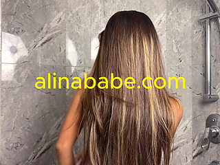 Amateur Asian Girl Shows How She Takes A Bath