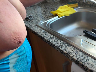 Mrs Mature Feet Domestic Goddess 402