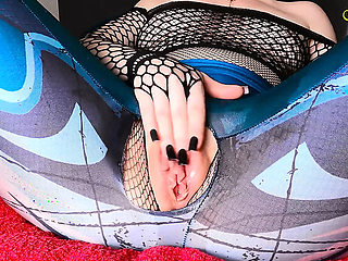 Anna Mole Amateur Solo Masturbation - Pussy Vibrator Orgasm Makes Her Pee