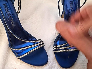Fuck and cum in sister's heeled shoes