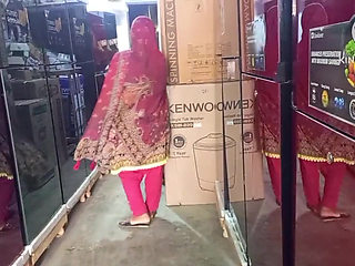 I Meet Secretly with My Boyfriend at Midnight sarakhan