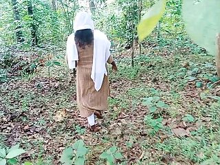 Asian BBW Girlfriend Fucked Outdoor by Boyfriend in Jungle