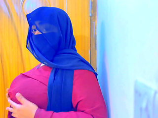 A Hot Egyptian Girl Wants to Have Sex with You