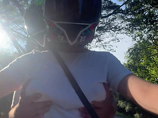 I picked up a DIDI client without a bra and he noticed my big tits
