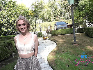 Gracie Gates Begs for a Creampie in a Virtual Date Blowjob and Footjob Scene