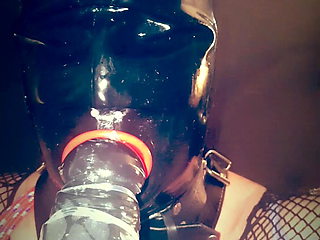 Mask slave and breathplay