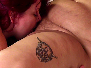 Redheaded BBW Sucked the Tattooed Chubby Girl's Hairy Pussy