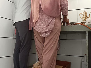 Rasoi mein bhabhi ji ke sath masti