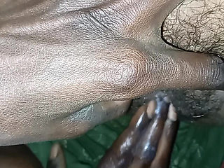 Desi bhabhi ki chut mein maje se finger Kiya and chudai ki