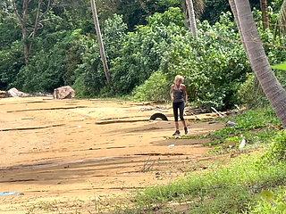 Homemade Accidental Sex - Handjob and Cumshot on a Beach