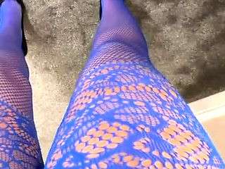 Amateur Foot Fetish Girlfriend Sucks and gives a Footjob