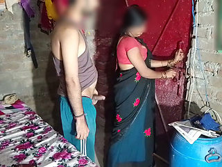 Secret sex in broad daylight, brother-in-law entered the sister-in-law's room and persuaded the sister-in-law to her, then sucked the nipples, choosing the sister-in-law, the sister-in-law landed the muscle and stood up to the doctor.