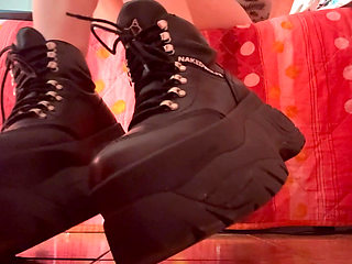 Sniff My Boots, Piggy