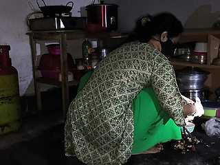 Desi Aunty Anal Doggy Style - Bangladeshi Step Mom Fucked Hard in Ass While Cooking