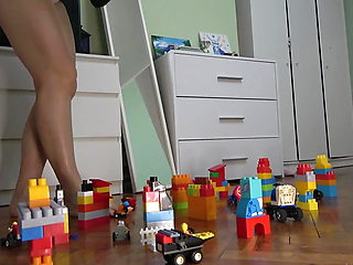 Giantess Anna Destroys a Tiny City