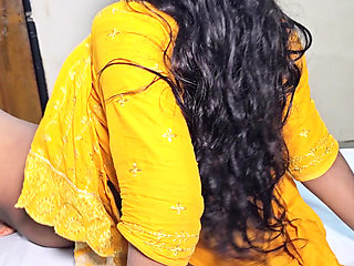 Desi maid steals money while cleaning the room, the room