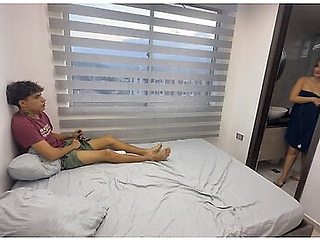 Sexo Duro In Stepmother Catches Her Stepson Masturbating And Helps Him Cum Quickly With Her Luscious Pussy