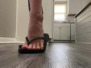 Flip Flop Modeling and Dangling Natural Toes
