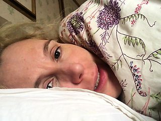 Cumshot amateur MILF suck and jerks dude in the bedroom