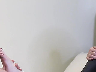 Sissy shows foot skils