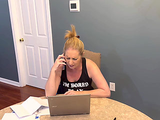 Curvy Mature MILF Danni Jones Gets a Home Visit From Her Masseuse