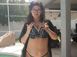 MILF Nude Model Walk