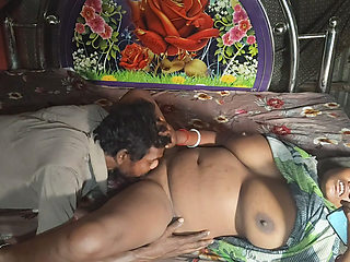 Indian desi pados ki bhabhi ki chut ke Pani nikala