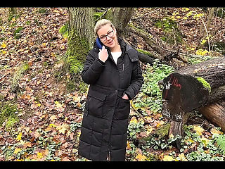 Extremely Horny MILF Squirts Cunt Outdoors - Amateur Fucking & Pissing