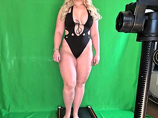 Wet pussy blonde amateur banging on casting